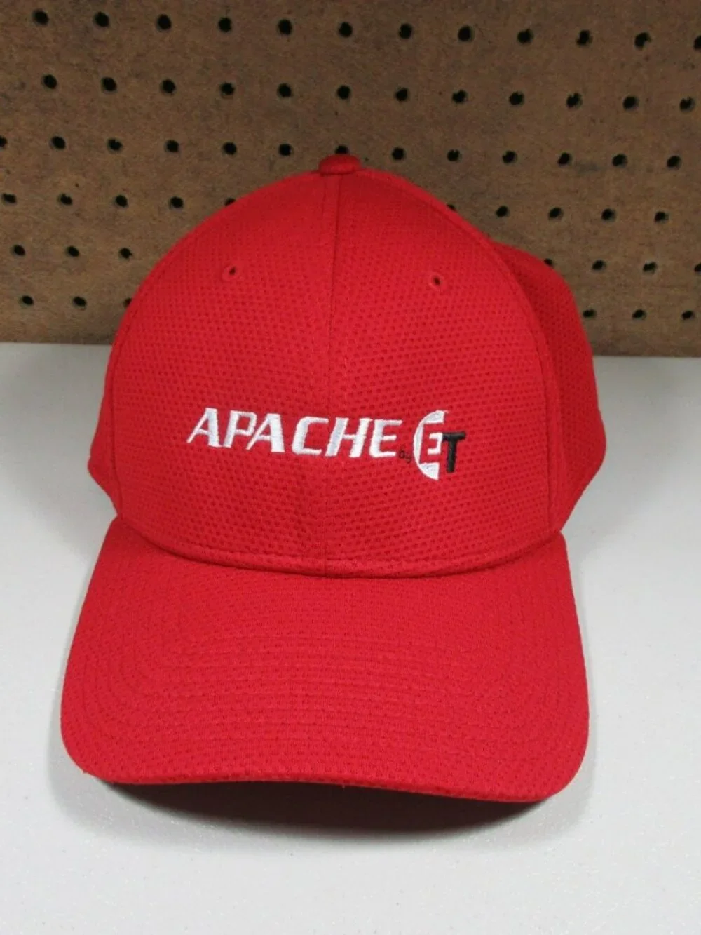 New Era mens solid red mesh Apache ET baseball cap M EUC